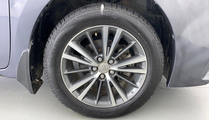 2017 Toyota Corolla Altis GL, Petrol, Manual, 45,060 km, Right Front Wheel