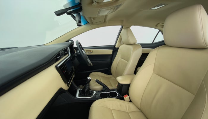 2017 Toyota Corolla Altis GL, Petrol, Manual, 45,060 km, Right Side Front Door Cabin