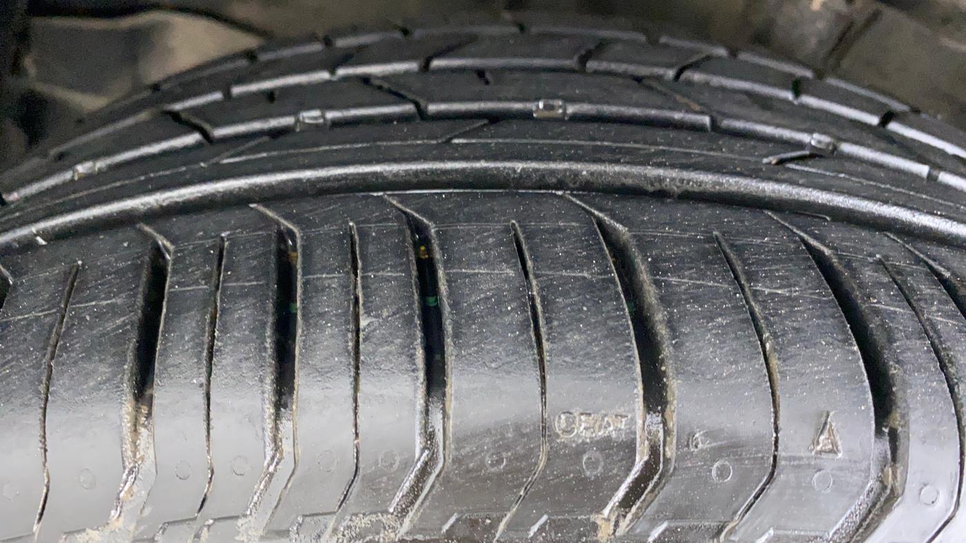 2017 Toyota Corolla Altis GL, Petrol, Manual, 45,060 km, Left Front Tyre Tread