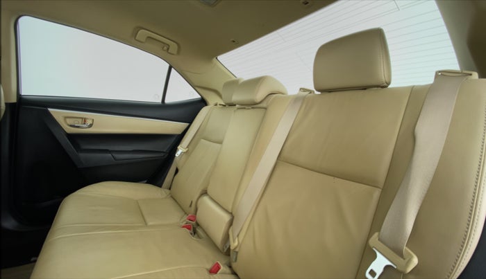 2017 Toyota Corolla Altis GL, Petrol, Manual, 45,060 km, Right Side Rear Door Cabin