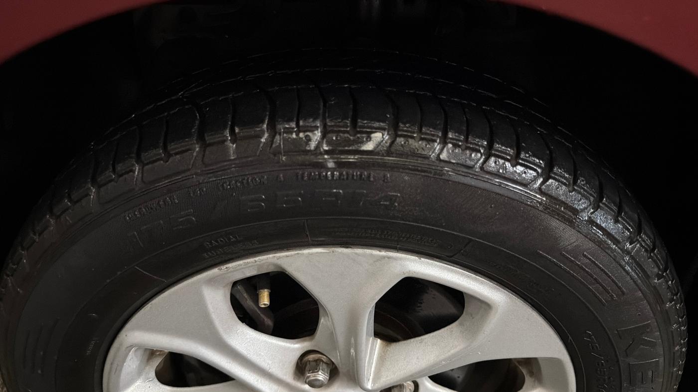 2016 Ford Figo Aspire TITANIUM 1.2 PETROL, Petrol, Manual, 51,747 km, Left Front Tyre Tread