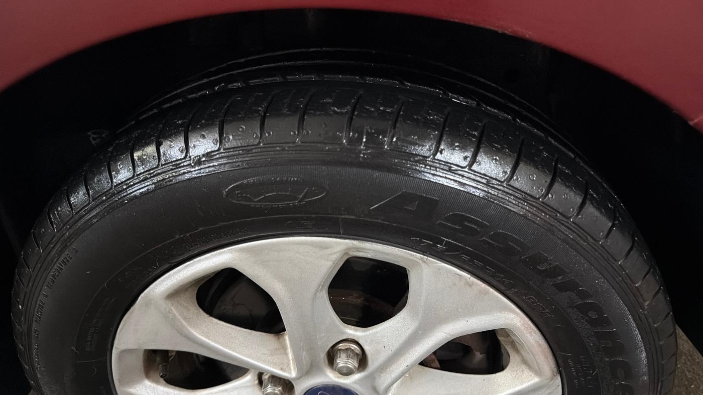 2016 Ford Figo Aspire TITANIUM 1.2 PETROL, Petrol, Manual, 51,747 km, Right Front Tyre Tread