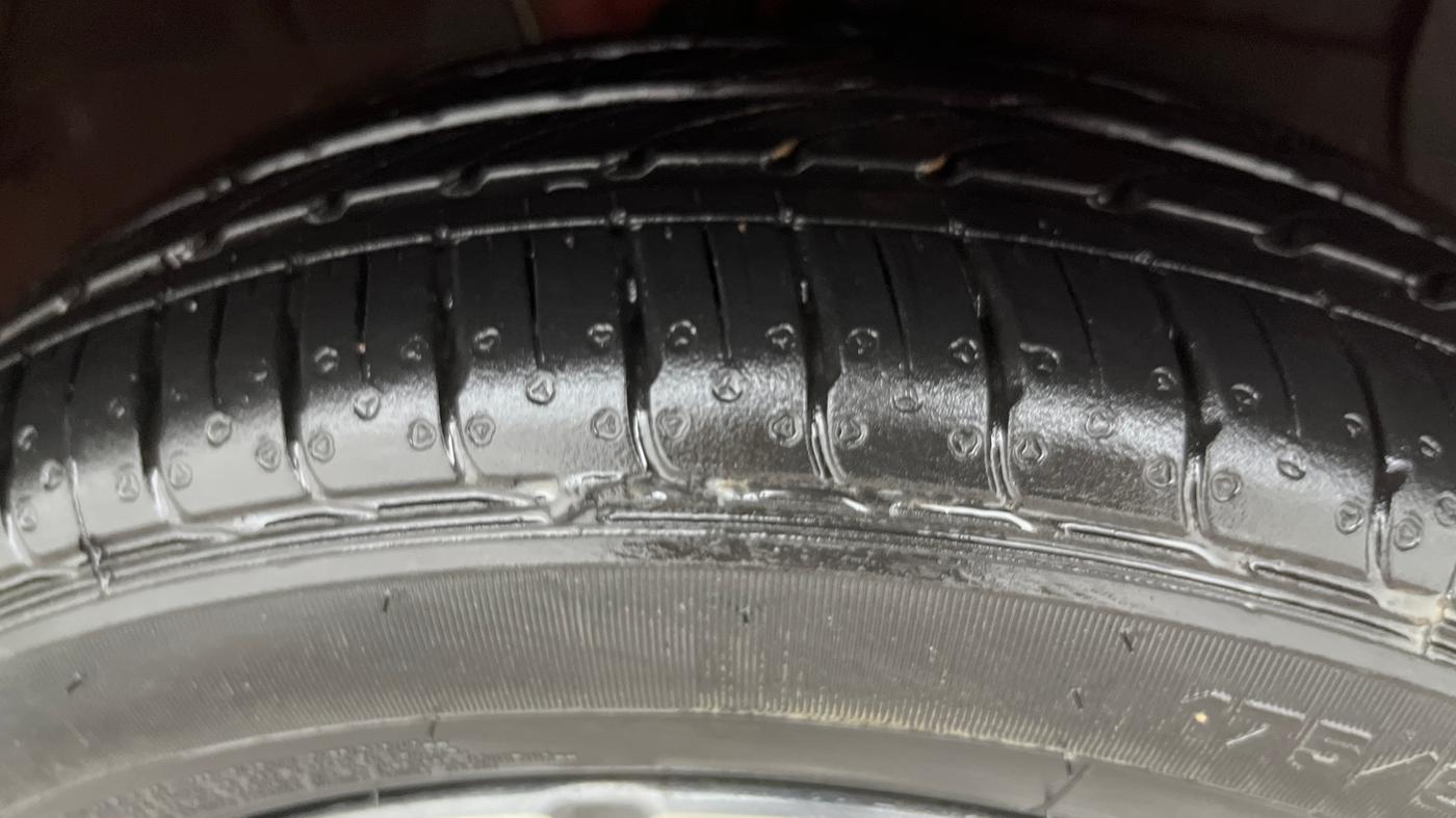 2020 Hyundai AURA SX PLUS 1.2 AMT, Petrol, Automatic, 37,944 km, Right Front Tyre Tread