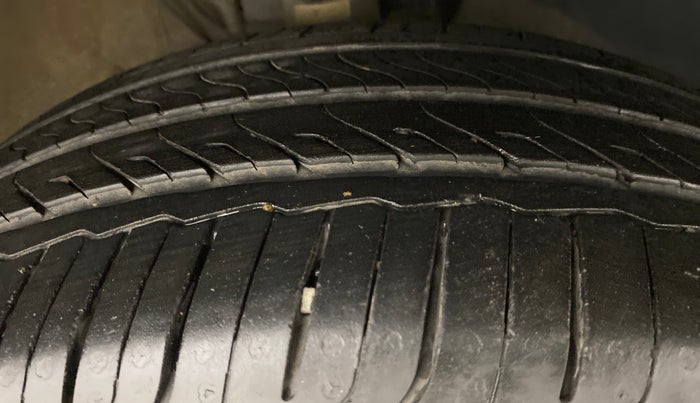 2017 Volkswagen Vento 1.2 TSI HIGHLINE PLUS AT, Petrol, Automatic, 69,593 km, Right Front Tyre Tread