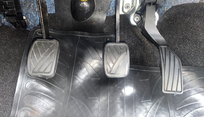 2016 Maruti Swift VXI, Petrol, Manual, 71,377 km, Pedals