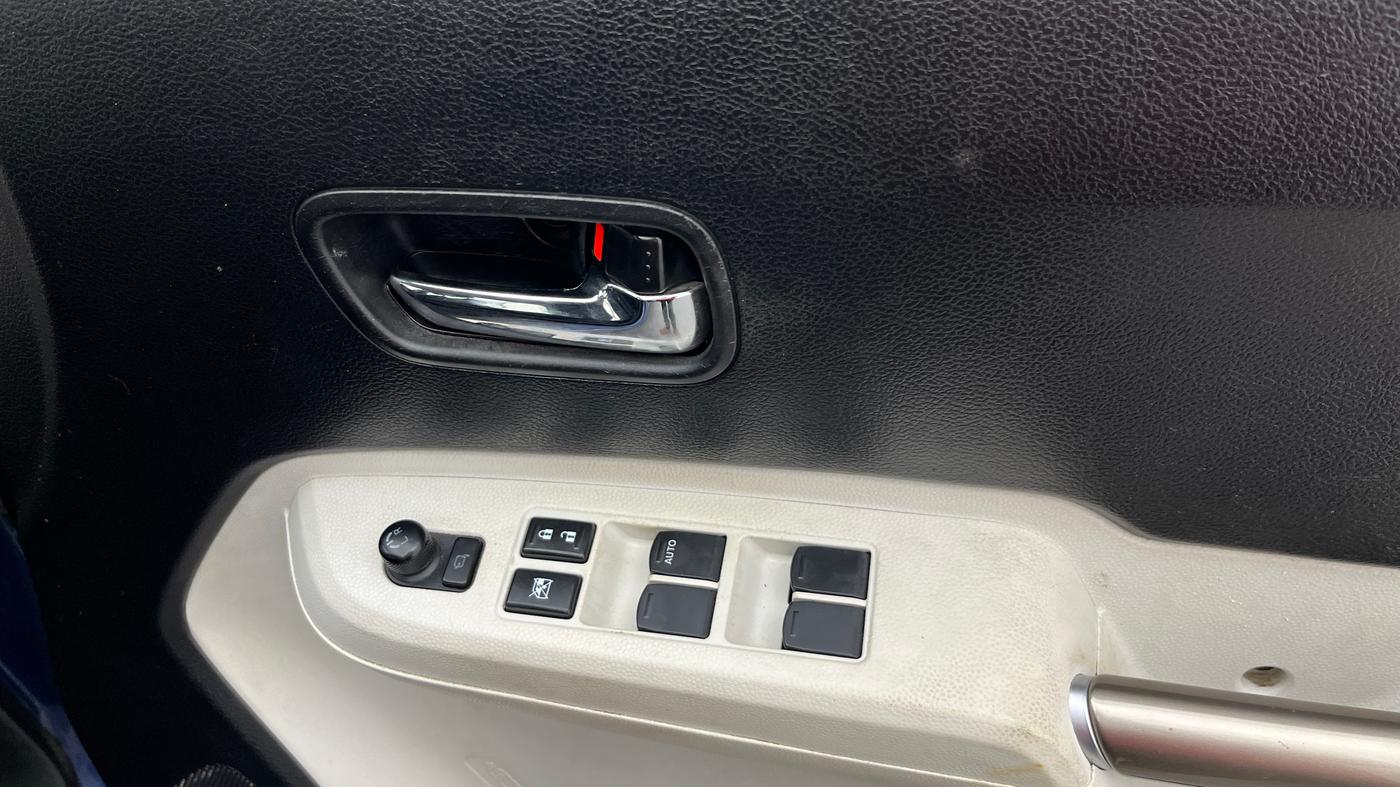 2019 Maruti IGNIS ZETA 1.2, Petrol, Manual, 1,47,872 km, Driver Side Door Panels Control
