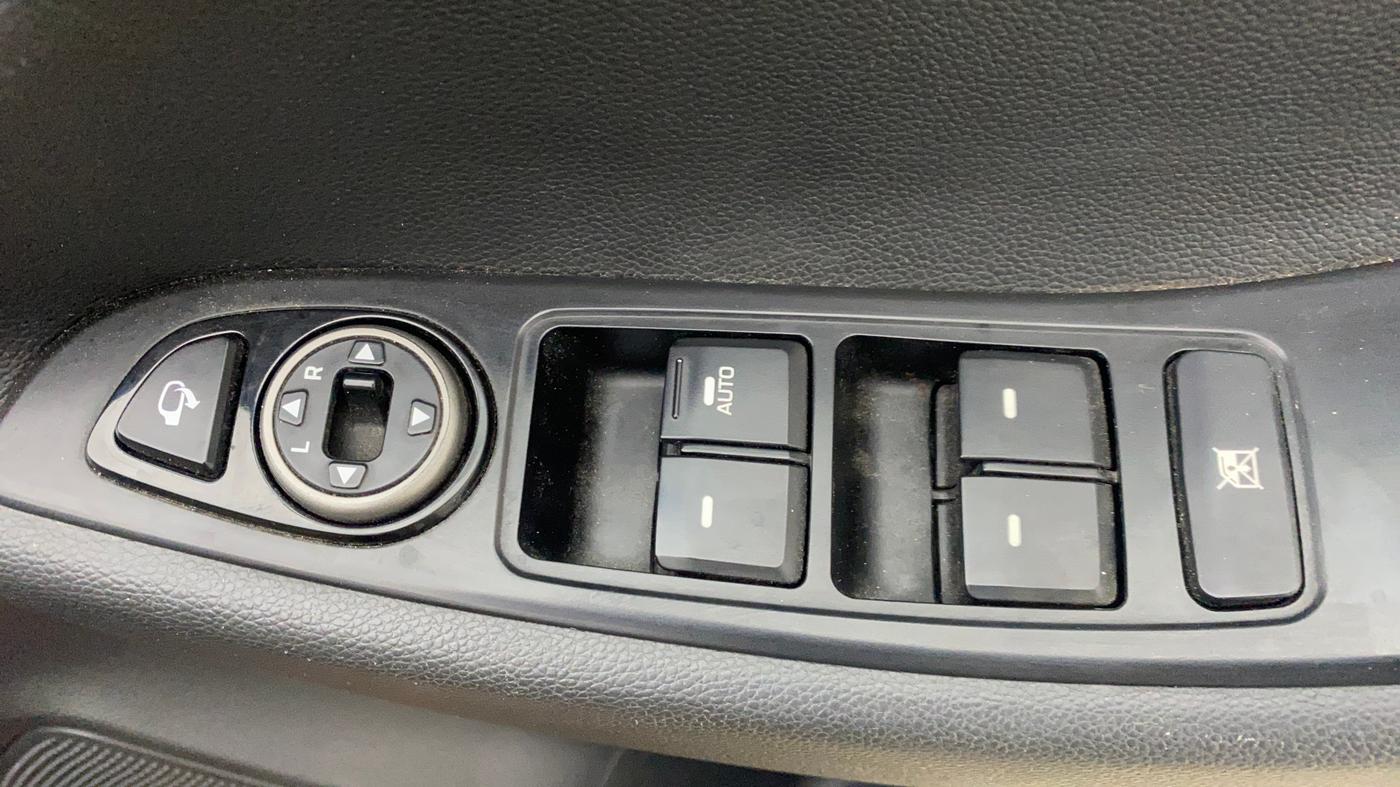 2018 Hyundai i20 Active 1.2 S, Petrol, Manual, 43,067 km, Driver Side Door Panels Control