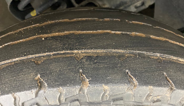 2015 Mahindra TUV300 T8, Diesel, Manual, 55,960 km, Right Front Tyre Tread