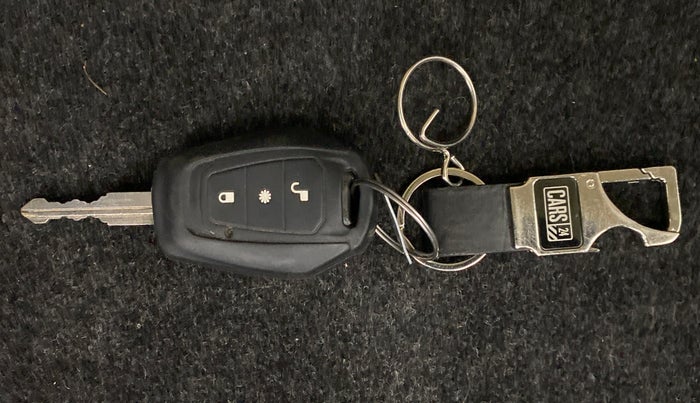 2015 Mahindra TUV300 T8, Diesel, Manual, 55,960 km, Key Close Up