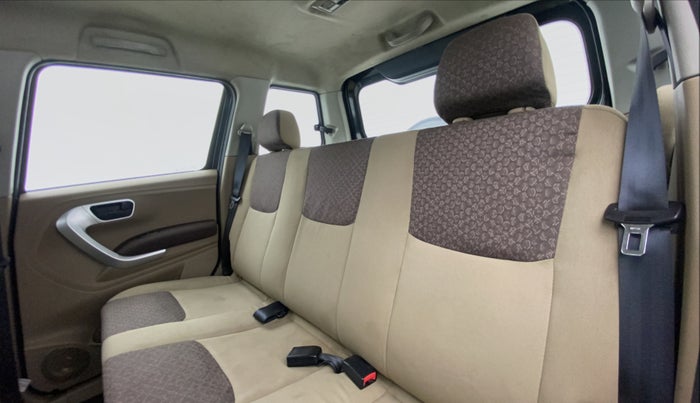 2015 Mahindra TUV300 T8, Diesel, Manual, 55,960 km, Right Side Rear Door Cabin