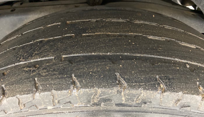 2015 Mahindra TUV300 T8, Diesel, Manual, 55,960 km, Left Rear Tyre Tread
