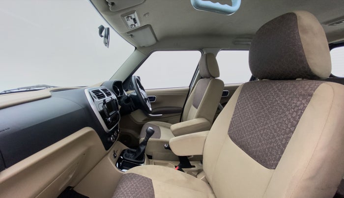 2015 Mahindra TUV300 T8, Diesel, Manual, 55,960 km, Right Side Front Door Cabin