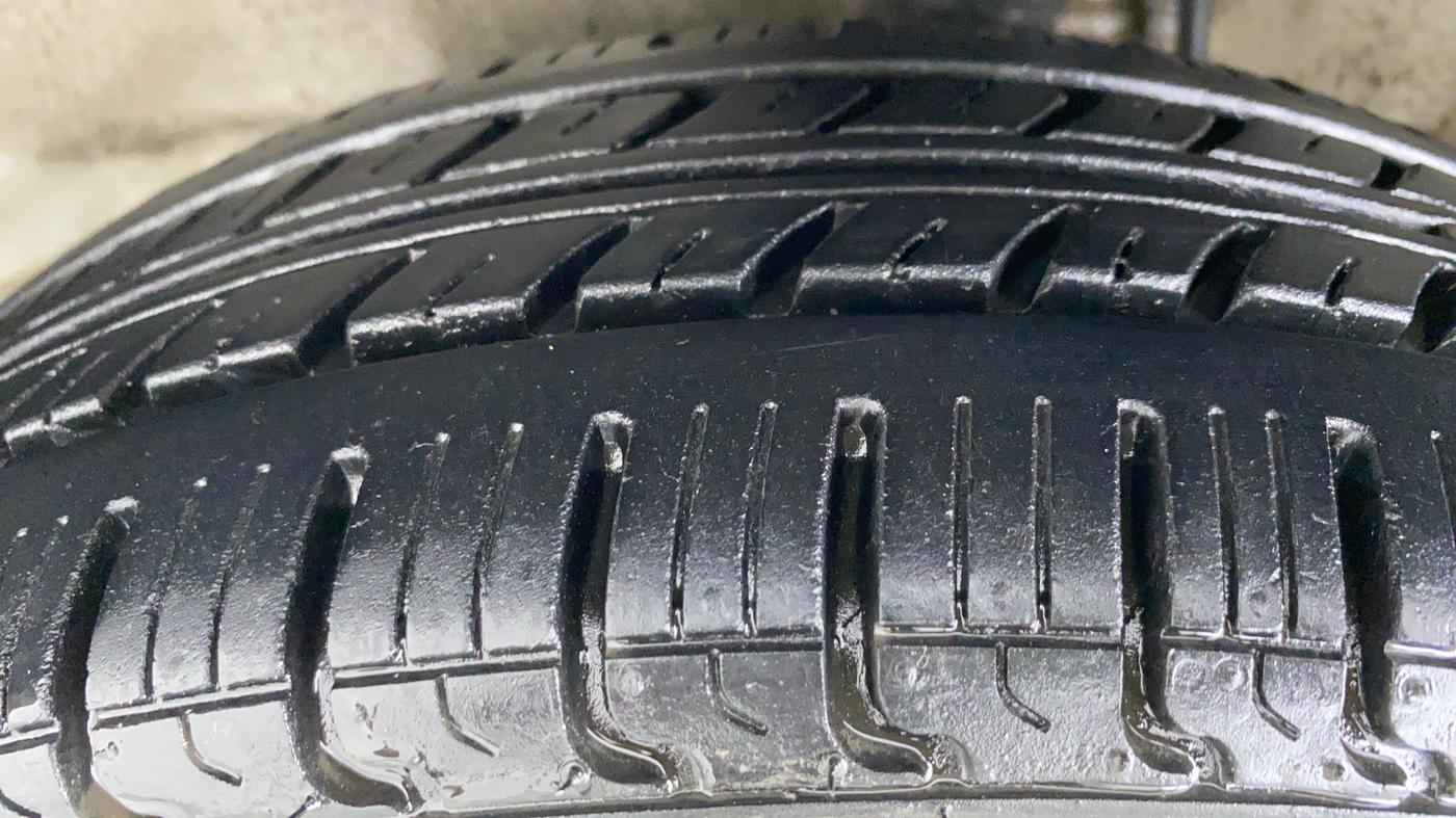 2014 Maruti Alto K10 VXI AMT P, CNG, Automatic, 79,135 km, Left Front Tyre Tread