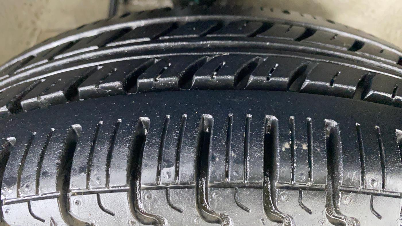 2014 Maruti Alto K10 VXI AMT P, CNG, Automatic, 79,135 km, Right Front Tyre Tread