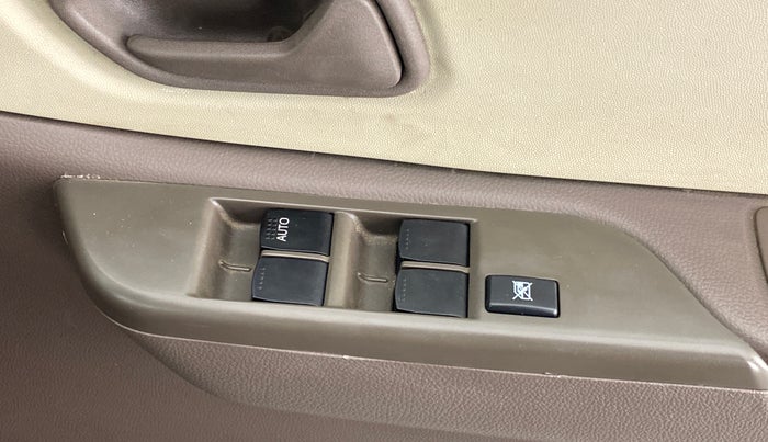 2010 Maruti Zen Estilo VXI, Petrol, Manual, 49,836 km, Right front window switch / handle - Minor damage