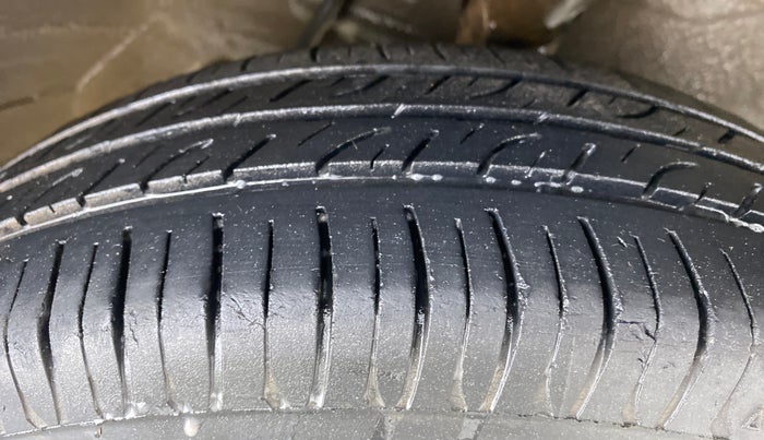 2010 Maruti Zen Estilo VXI, Petrol, Manual, 49,836 km, Right Front Tyre Tread