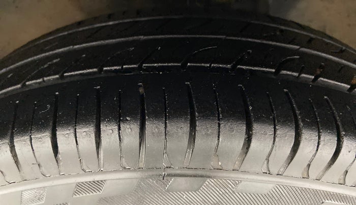 2012 Maruti Alto LXI, Petrol, Manual, 59,519 km, Right Front Tyre Tread