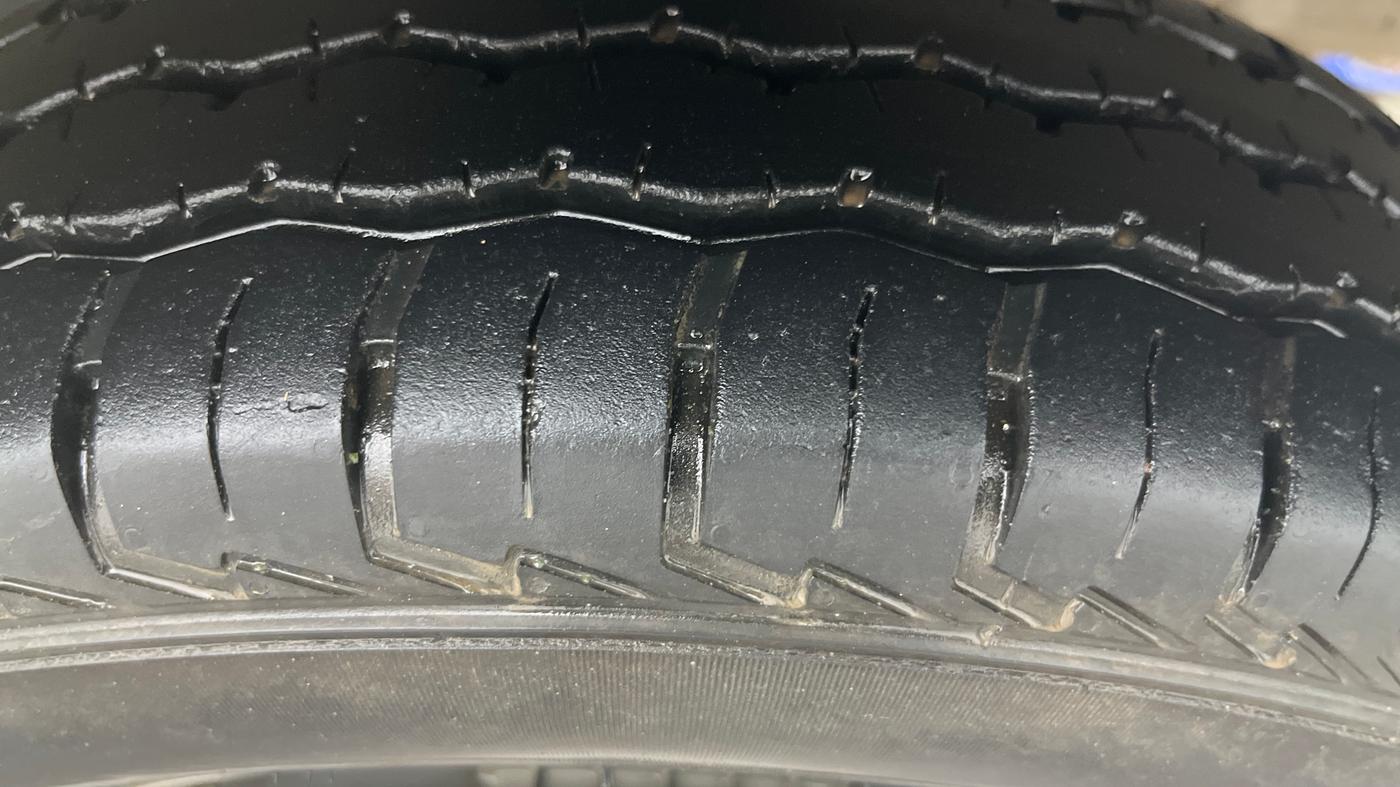 2024 Maruti Eeco 5 STR AC, Petrol, Manual, 8,180 km, Right Front Tyre Tread