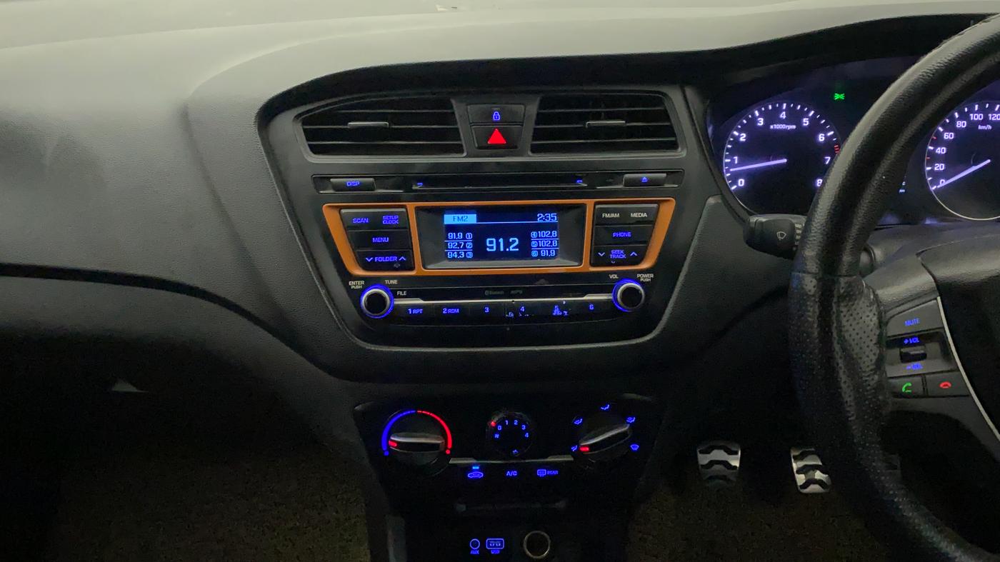 2015 Hyundai i20 Active 1.2 S, Petrol, Manual, 97,709 km, Air Conditioner