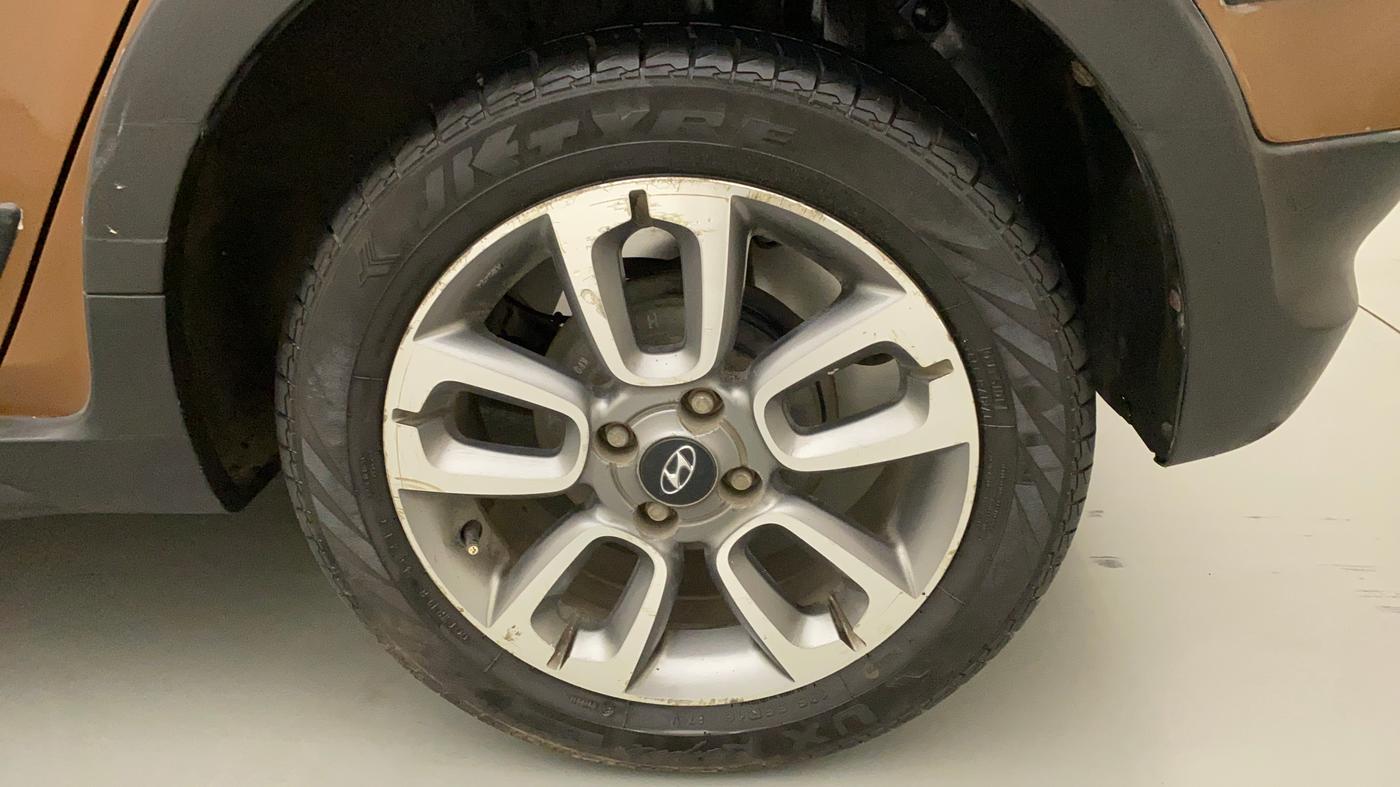2015 Hyundai i20 Active 1.2 S, Petrol, Manual, 97,709 km, Left Rear Wheel
