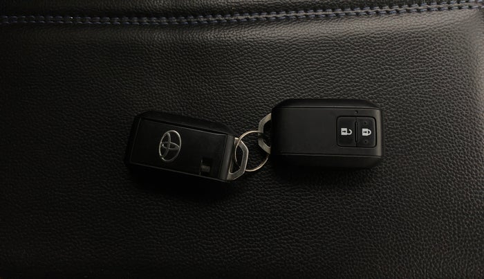 2019 Toyota Glanza G, Petrol, Manual, 56,005 km, Key Close Up