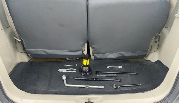 2012 Toyota Innova 2.5 GX 8 STR BS IV, Diesel, Manual, 53,395 km, Boot Inside