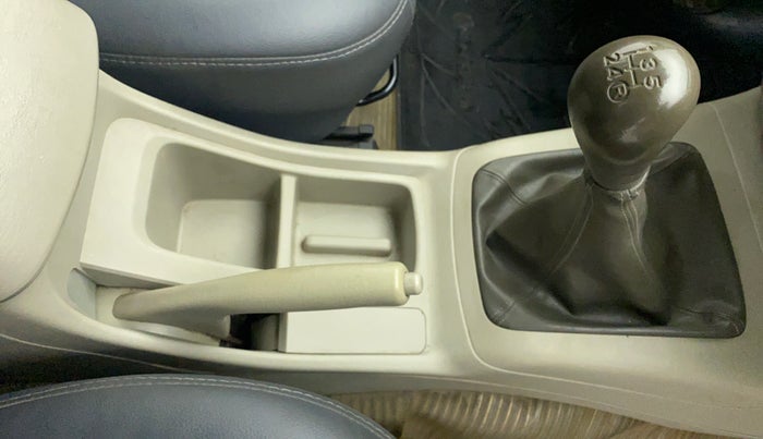 2012 Toyota Innova 2.5 GX 8 STR BS IV, Diesel, Manual, 53,395 km, Gear Lever