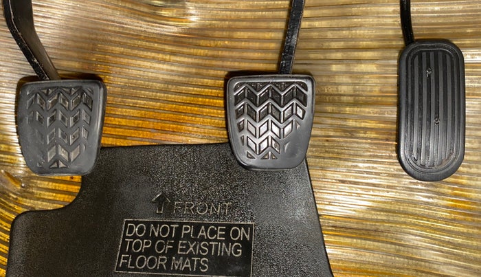 2012 Toyota Innova 2.5 GX 8 STR BS IV, Diesel, Manual, 53,395 km, Pedals