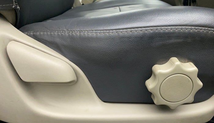 2012 Toyota Innova 2.5 GX 8 STR BS IV, Diesel, Manual, 53,395 km, Driver Side Adjustment Panel