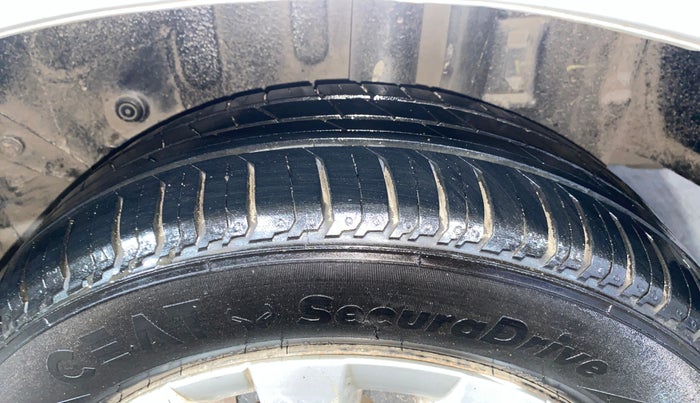 2014 Toyota Etios G, Petrol, Manual, 58,800 km, Left Rear Tyre Tread