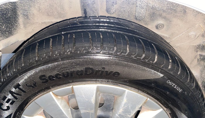 2014 Toyota Etios G, Petrol, Manual, 58,800 km, Right Rear Tyre Tread