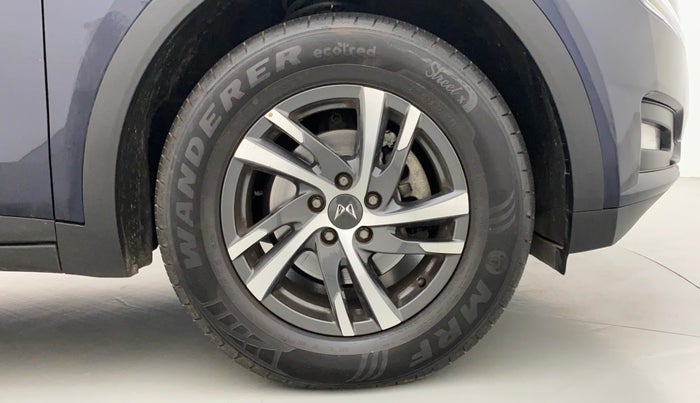 2022 Mahindra XUV700 AX 5 P AT 5 STR, Petrol, Automatic, 3,366 km, Right Front Wheel