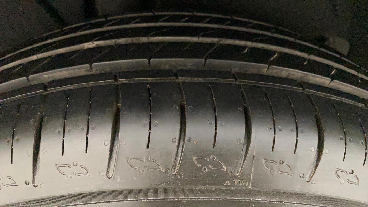 2022 Mahindra XUV700 AX 5 P AT 5 STR, Petrol, Automatic, 3,366 km, Right Rear Tyre Tread