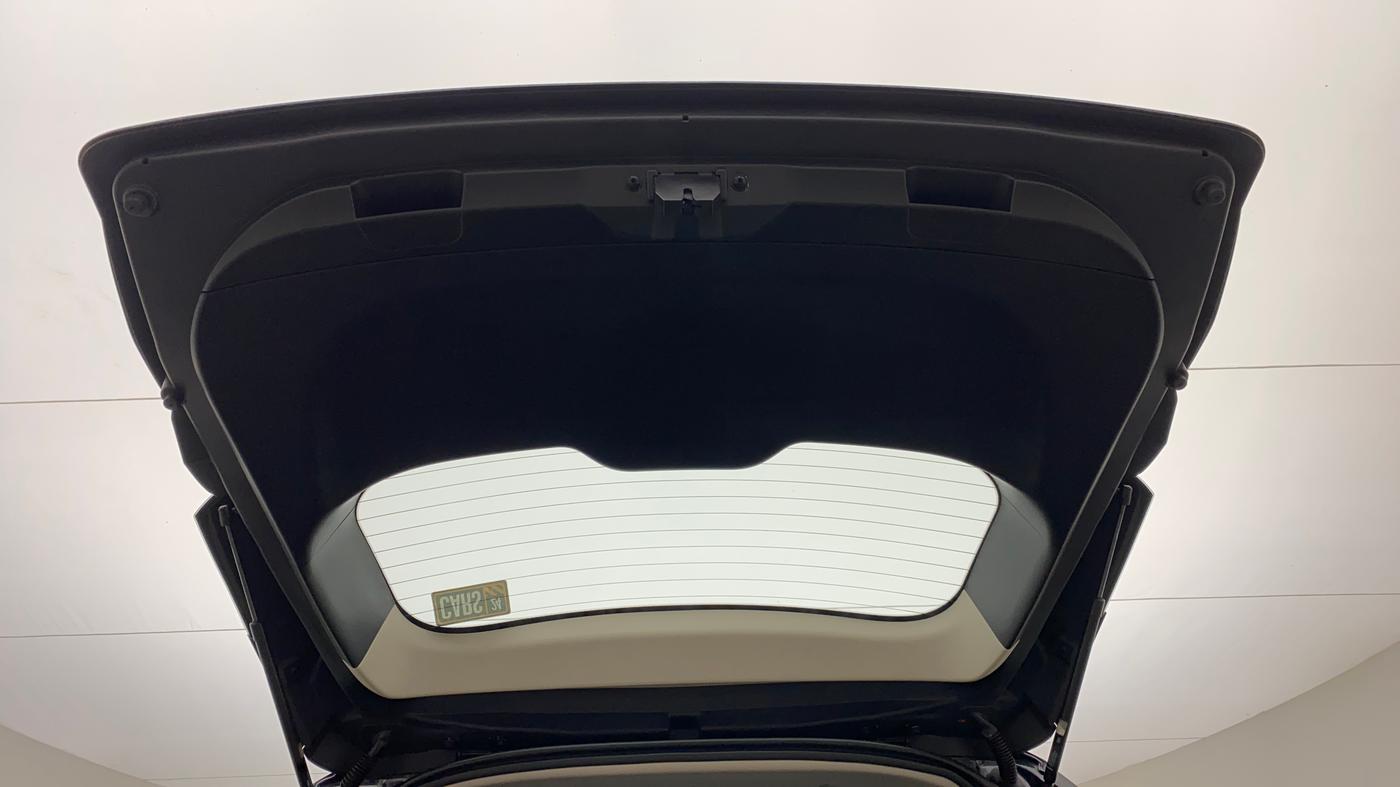 2022 Mahindra XUV700 AX 5 P AT 5 STR, Petrol, Automatic, 3,366 km, Boot Door Open