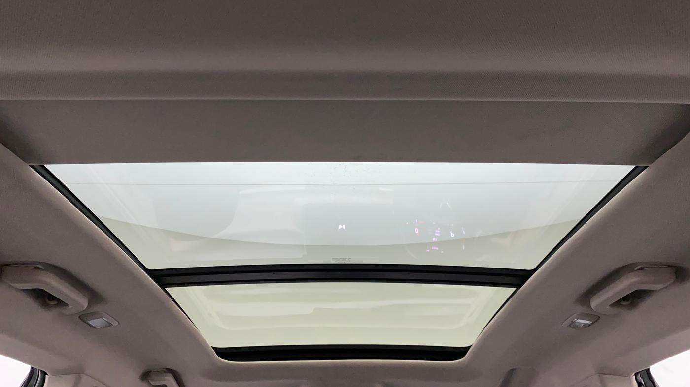 2022 Mahindra XUV700 AX 5 P AT 5 STR, Petrol, Automatic, 3,366 km, Moonroof/ Sunroof