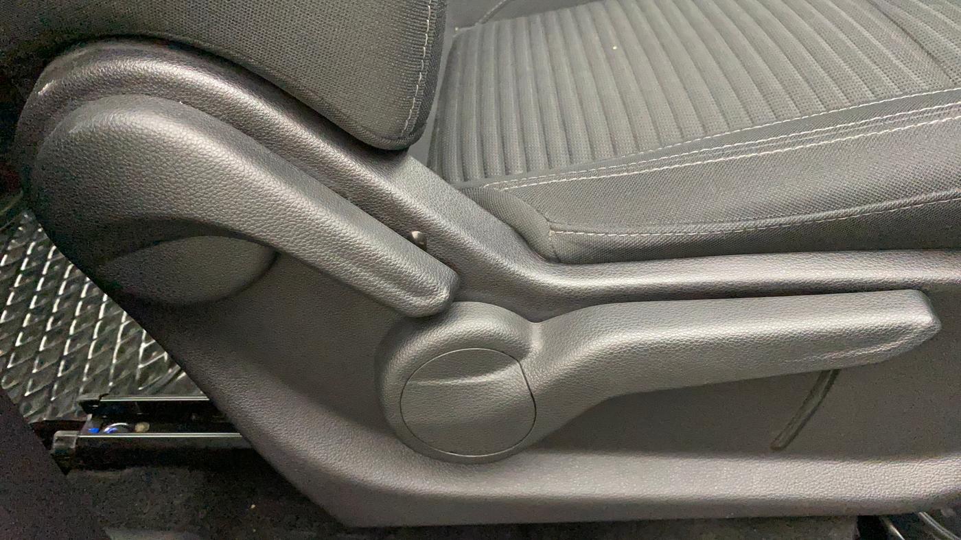 2022 Mahindra XUV700 AX 5 P AT 5 STR, Petrol, Automatic, 3,366 km, Driver Side Adjustment Panel