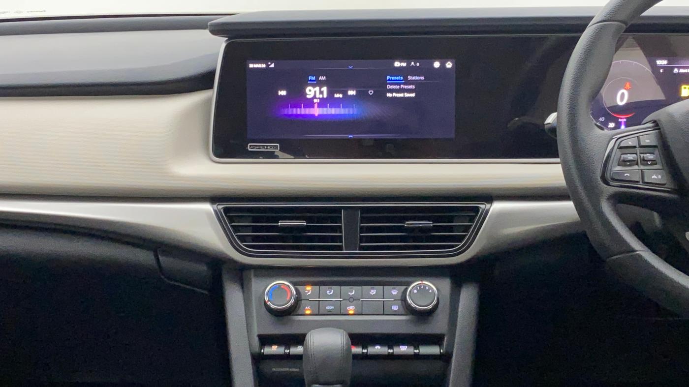2022 Mahindra XUV700 AX 5 P AT 5 STR, Petrol, Automatic, 3,366 km, Air Conditioner