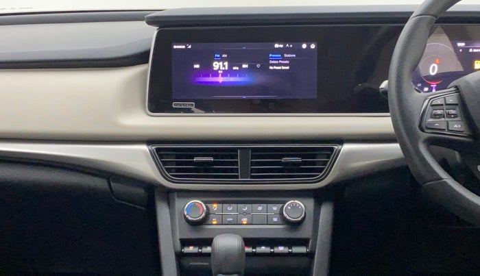 2022 Mahindra XUV700 AX 5 P AT 5 STR, Petrol, Automatic, 3,366 km, Air Conditioner