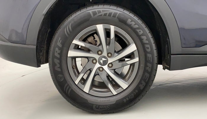 2022 Mahindra XUV700 AX 5 P AT 5 STR, Petrol, Automatic, 3,366 km, Right Rear Wheel
