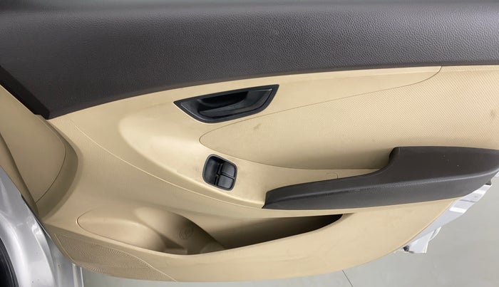 2014 Hyundai Eon MAGNA PLUS, Petrol, Manual, 34,328 km, Driver Side Door Panels Control