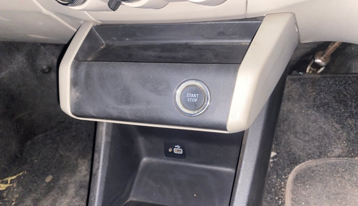 2022 Renault TRIBER RXZ AMT, Petrol, Automatic, 41,145 km, Keyless Start/ Stop Button