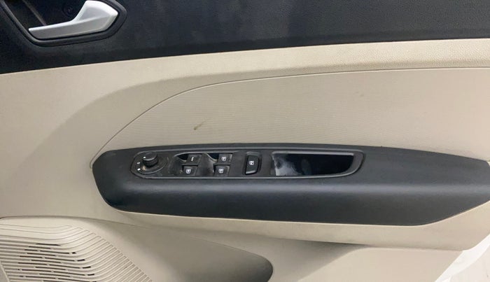 2022 Renault TRIBER RXZ AMT, Petrol, Automatic, 41,145 km, Driver Side Door Panels Control