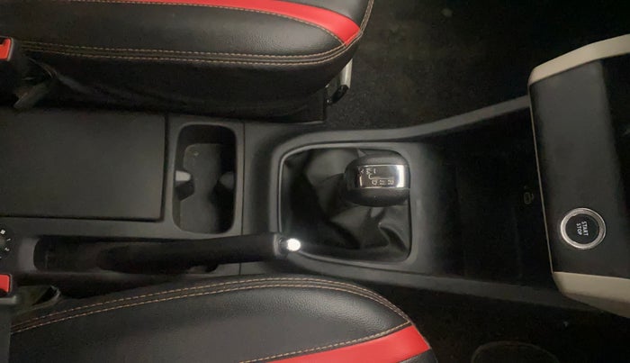 2022 Renault TRIBER RXZ AMT, Petrol, Automatic, 41,145 km, Gear Lever