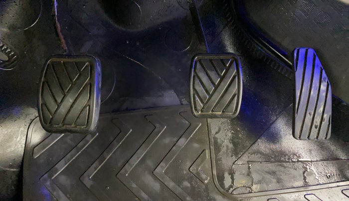 2015 Maruti Wagon R 1.0 VXI, Petrol, Manual, 35,893 km, Pedals