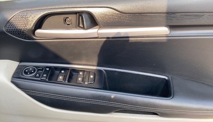 2021 KIA SONET HTX 1.5, Diesel, Manual, 42,963 km, Driver Side Door Panels Control