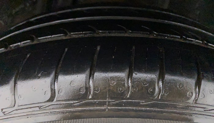 2017 Honda Jazz 1.2 V AT, Petrol, Automatic, 34,460 km, Left Front Tyre Tread
