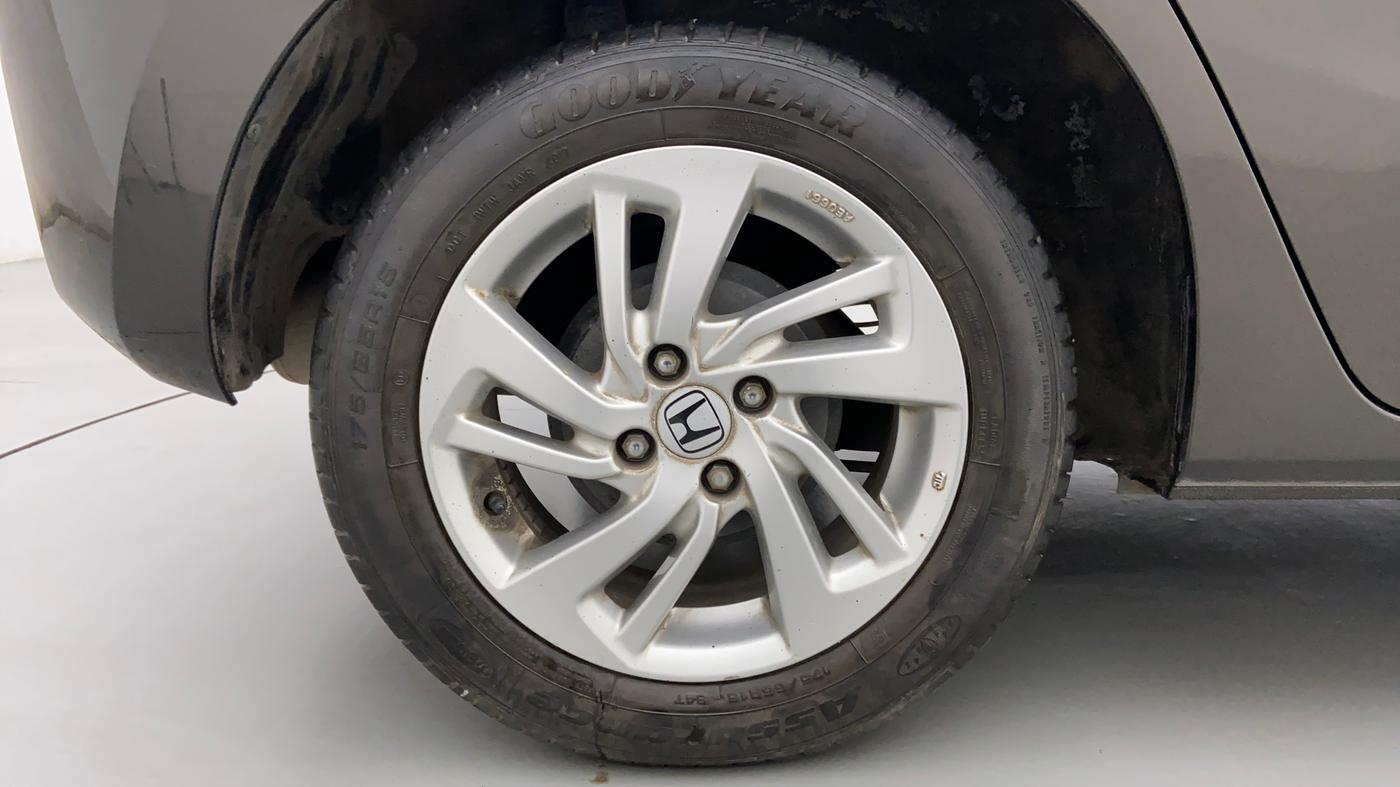 2017 Honda Jazz 1.2 V AT, Petrol, Automatic, 34,460 km, Right Rear Wheel