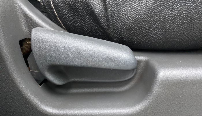 2010 Maruti Wagon R 1.0 VXI, Petrol, Manual, 62,714 km, Driver Side Adjustment Panel