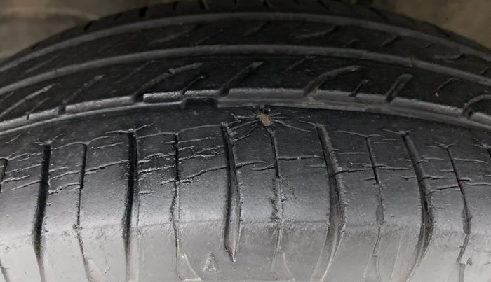 2010 Maruti Wagon R 1.0 VXI, Petrol, Manual, 62,714 km, Left Front Tyre Tread