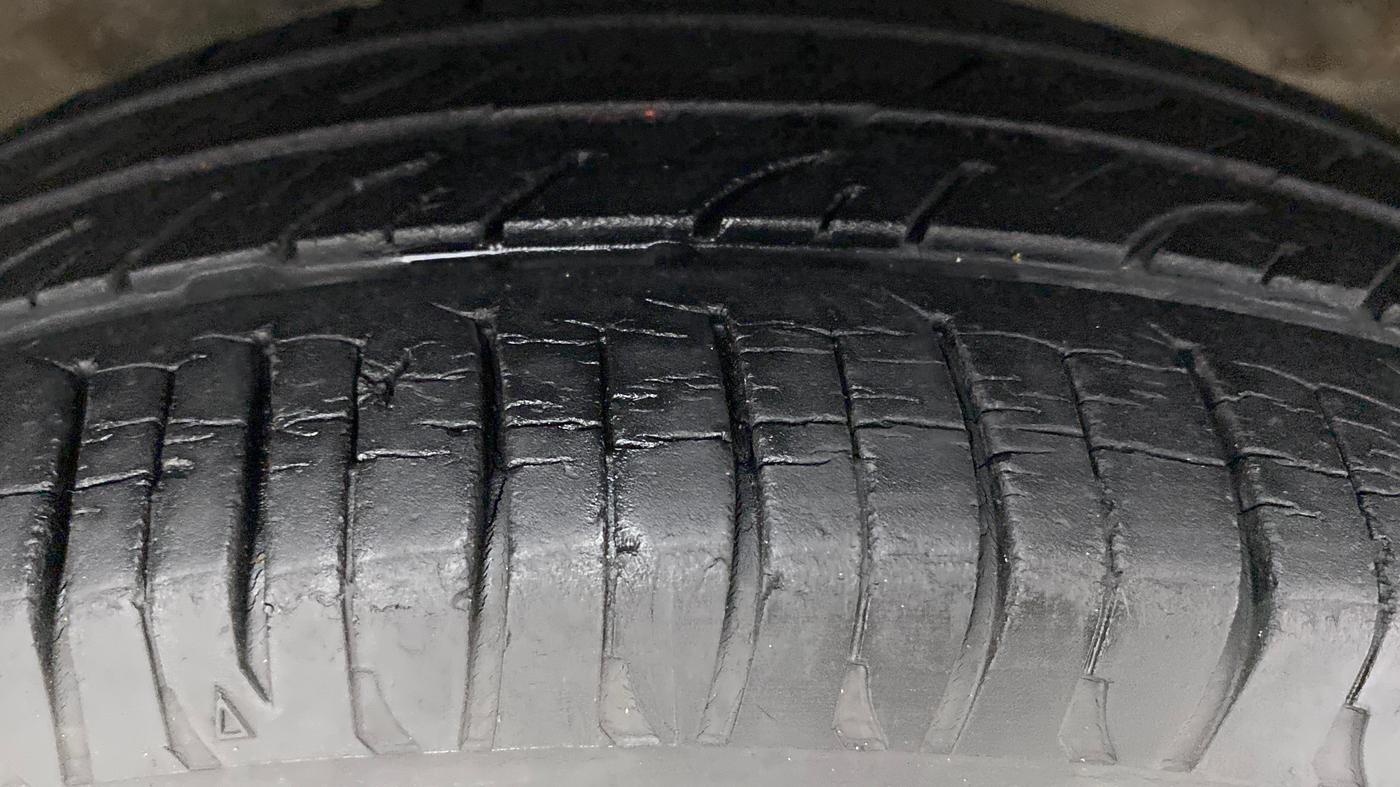 2010 Maruti Wagon R 1.0 VXI, Petrol, Manual, 62,714 km, Right Front Tyre Tread
